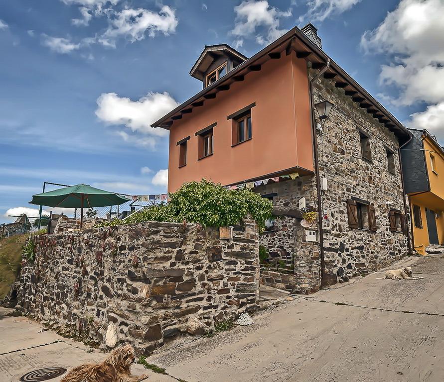 La Trucha Del Arco Iris Bed & Breakfast El Acebo de San Miguel Exterior photo